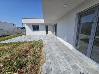 Moderná 5 izbová novostavba s pozemkom 576 m2 a parkova… - 2