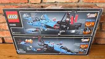 LEGO Technic 42066 Pretekárska stíhačka - 2