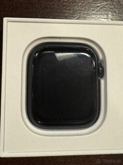 Predám Apple Watch 8 45mm Black základne známky používania - 2