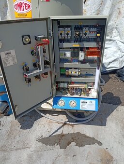 Briketovací lis. - 2