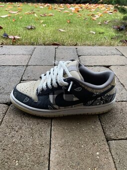 Nike SB Dunk Low “Travis Scott” - 2