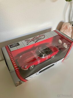 Road Signature Jaguar - 2