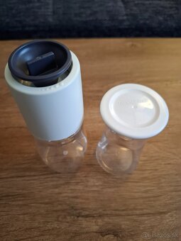 Mlynček s koreničkou od Tupperware - 2