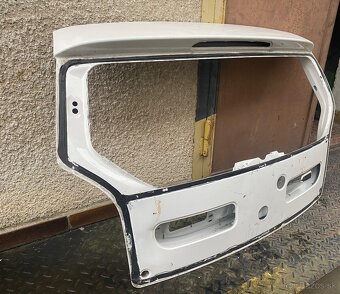 VW UP zadna kapota - 2