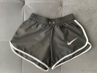 Športové dámske kraťasy Nike - 2
