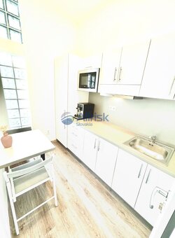 Exkluzívny prenájom obchodných priestorov v centre Malaciek - 2