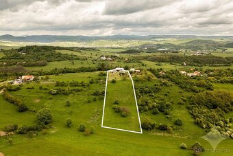 Exkluzívne na predaj gazdovský rodinný dom s pozemkom o rozl - 2