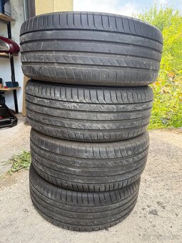235/55r17 103v - 2