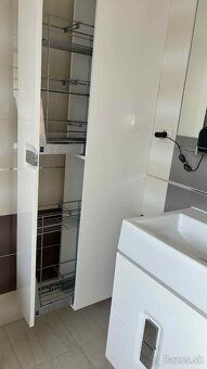 Predam zavesnú kupelňovú zostavu - 2