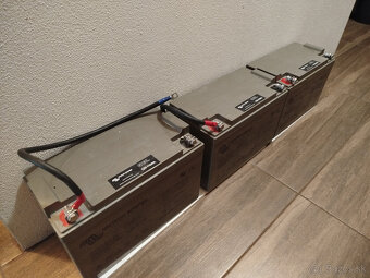 Predám 3x Solárnu batériu Victron Energy GEL 12V-110Ah - 2