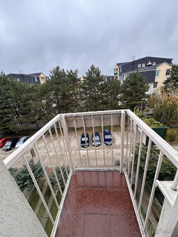 Na predaj 3-izbový byt vo Vrakúni s dvoma balkónmi - 2