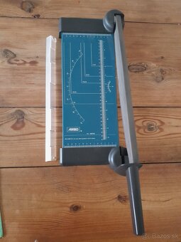 rezačka na papier - 2