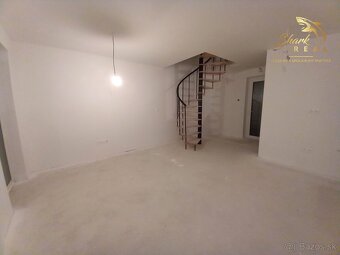 Predaj novostavba 3 3-izbové mezonety s balkónom, Banka - 2