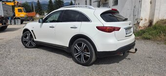 Infiniti FX30 - 2