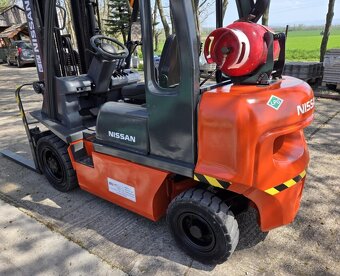 Vysokozdvižný vozík NISSAN UD02A25PQ LPG - 2
