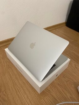 Apple Macbook Pro 2017 Bez Touchbaru - 2