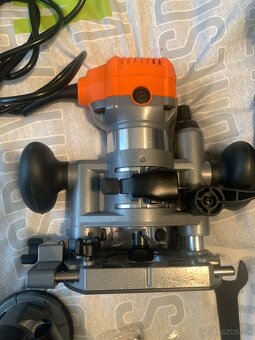 Kompaktná horná freza Vonhaus 710 W - 2