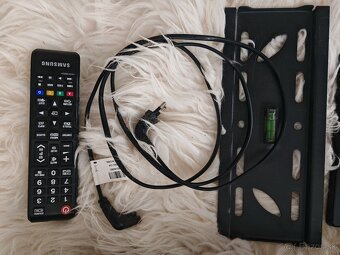 LCD LED Televizor Samsung s drziakom na stenu - 2