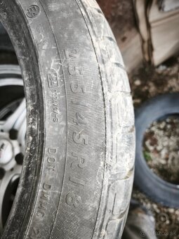 255/45 R18 - 2