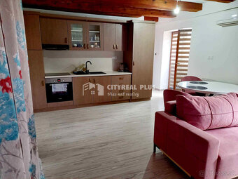 DLHODOBÝ PRENÁJOM - veľká garsónka v centre mesta Nové Zámky - 2