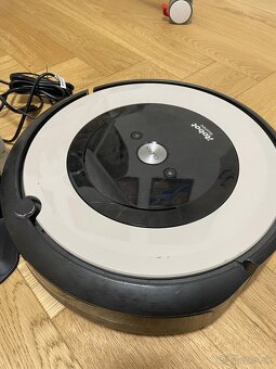 Roboticky vysavac Irobot roomba e5 - 2