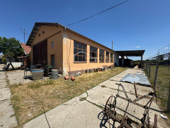 NOVINKA - Rodinná farma na vyše 2,5 hektároch pri Komárne - 2