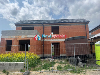 Rozostavaný dvojdom v obci Mlynica - 2