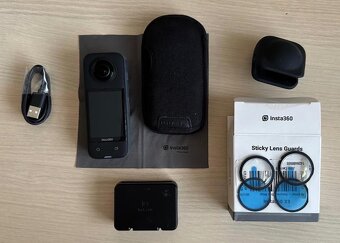 Insta360 X3 s komplet prislusenstvom - 2