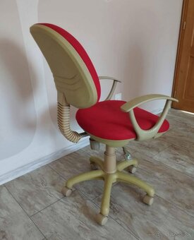 Červená stolička - 2