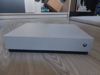 Predám xbox one - 2