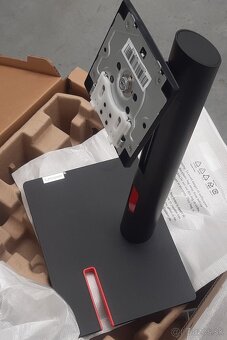 Držiak na Thinkcentre. - 2