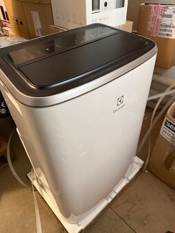 Prenosná klimatizácia Electrolux EXP26U338CW 64 dB biela - 2