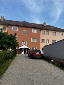 Priestranný mezonetový byt + dvojgaráž + záhrada - 2