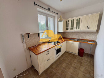 Predám tehlový 3 izbový byt s balkónom v Nových Zámkoch - 2