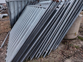 Dočasný plot, plechové dielce - 2