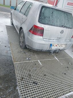 Predám Volkswagen Golf 4 1.6 SR - 2