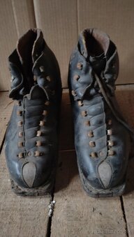 Staré kožené lyžiarky - 2