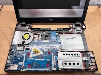 Predám pokazený notebook na náhradné diely zn.Acer E5-571 - 2