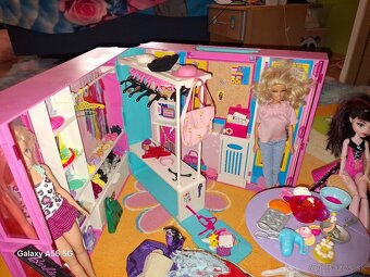 Barbie šatník - 2