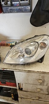 Predám predné svetlá mercedes benz B w245 - 2
