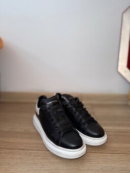 Alexander McQueen 41 - 2