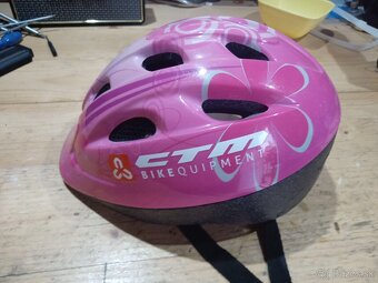 Dievčenská prilba - 2