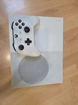 XBox One S - 2