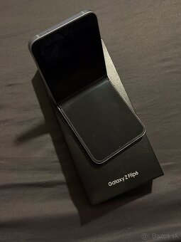 Predám Samsung Galaxy Z Flip6 256GB modrý - 2
