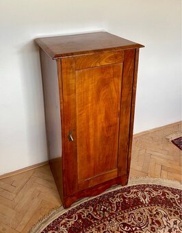 Stará masívna komoda - 2