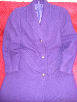 💜 Predám elegantný dámsky kabát v krásnej fialovej farbe 💜 - 2
