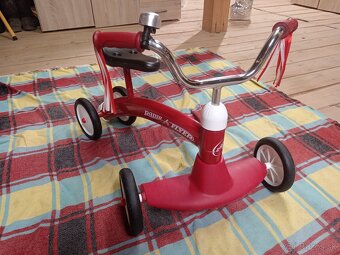 Predám odrážadlo Radio Flyer - 2