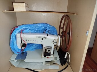 Šijací stroj - 2