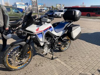 Honda Transalp trikolora model 2024 - 2
