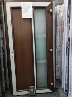 Predam plastove vchodove dvere. - 2